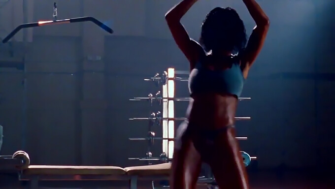 Las Grandes Tetas Y El Cuerpo Musculoso De La Celebridad Teyana Taylor En Un Video Hd