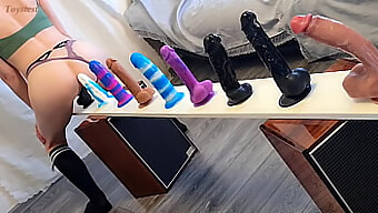 Dildo Ile Orgazma Binmek: Bir Milf'In Zevk Yolculuğu