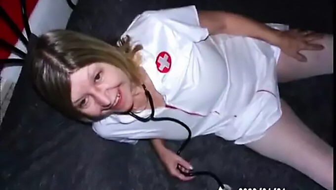 Enfermera Angela En Lencería Sexy Y Coño Afeitado En Un Video De Compilación