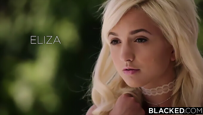 Blonde Eliza Jane Blir Slått Og Knullet Av En Svart Stud I En Het Video