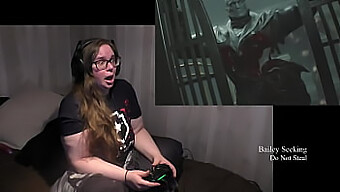 Tatuażowa I Przekłuta Brunetka Pokazuje Swoje Duże Pośladki W Bdsm Playthrough.