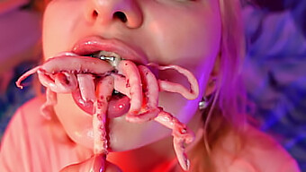 Arya Grander'S Asmr-Video Van Het Eten Van Een Octopus Met Beugels