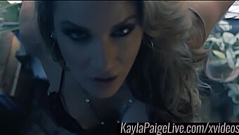 Kayla Paige Si Dopřává Smyslné Sólové Sezení Se Sebeuspokojením A Sexuální Hračkou.